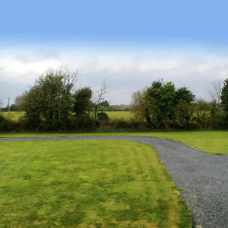 Spacious Farmhouse In Maisons With Terrace *